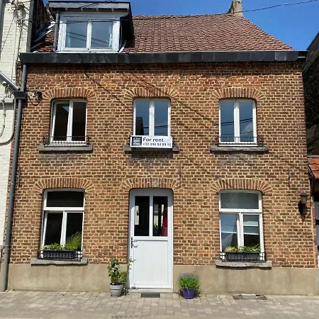 La Petite Maison - 8 Pers 度假居 Walcourt